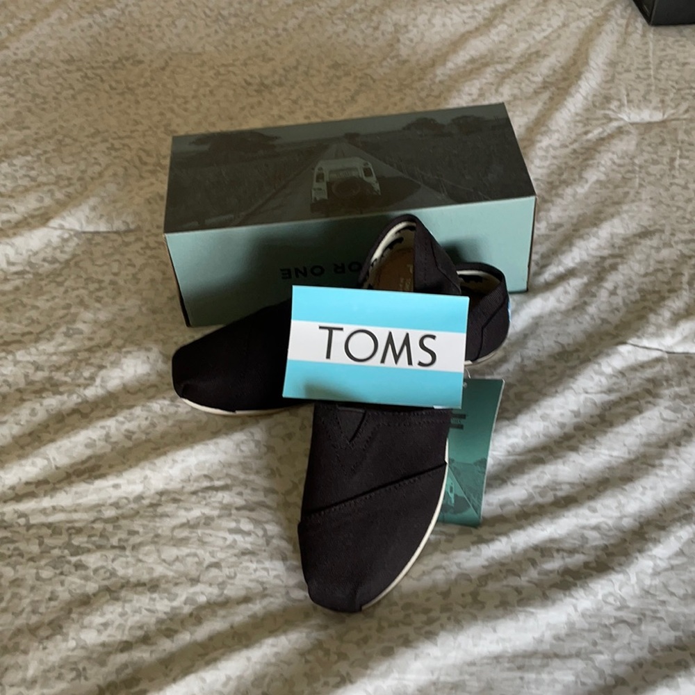 Tom’s shoes